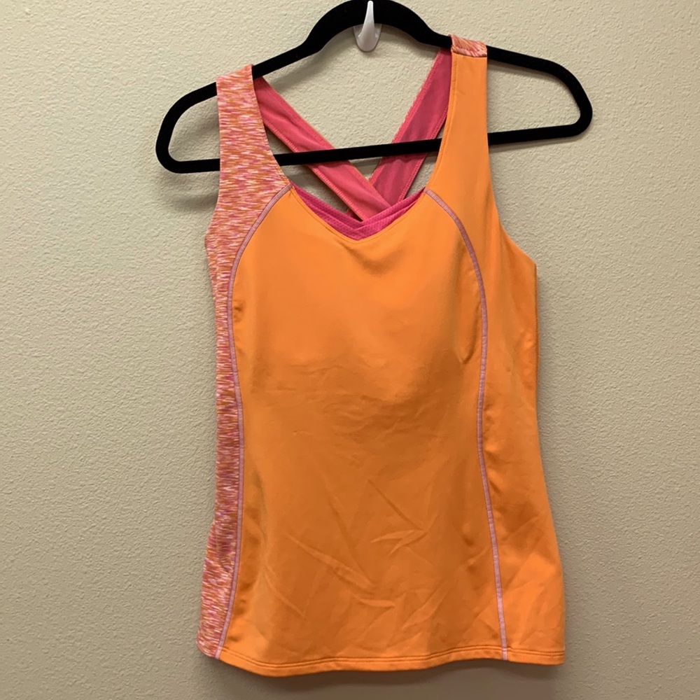 Lucy crank top with built in bra Medium M
